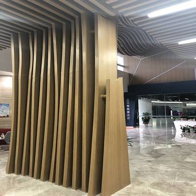 弧形木紋鋁方通與弧形波紋鋁通 現代裝飾材料的創新應用